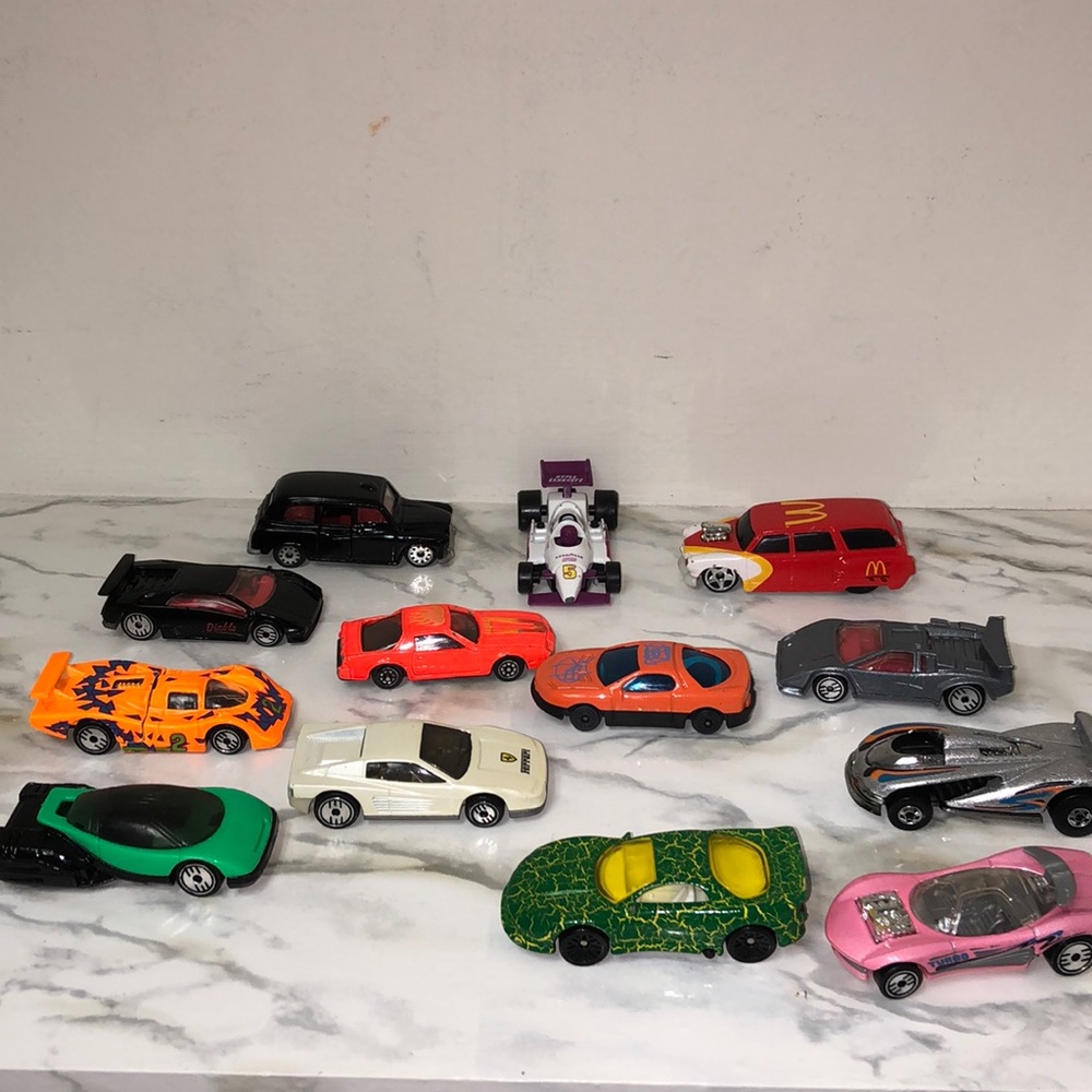 Hot Wheel Luxury Cars - Picture 4 of 4